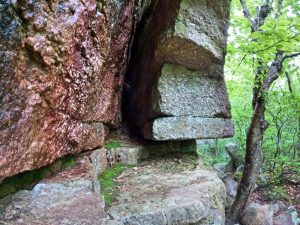 Picture Hiking Sams Point Ice Caves in June 2022